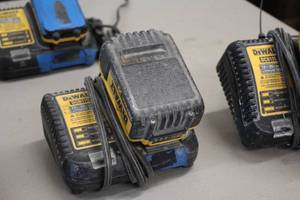 lot 306 image: DeWalt 12V Max  20V Max Lithium Ion Charger DCB115 with DeWalt 20V Max XR Lithium Ion Battery