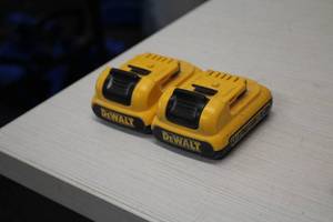 lot 322 image: Lot of (2) DeWalt 12V 2Ah Batteries
