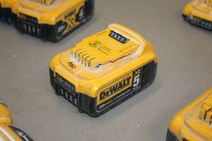 lot 341 image: Lot of (1) DeWalt 20V 5Ah XR Lithium Ion Battery