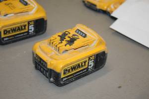 lot 342 image: Lot of (1) DeWalt 20V 5Ah XR Lithium Ion Battery
