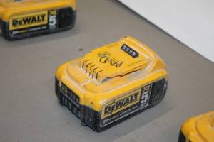 lot 343 image: Lot of (1) DeWalt 20V 5Ah XR Lithium Ion Battery