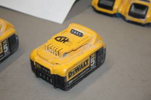 lot 344 image: Lot of (1) DeWalt 20V 5Ah XR Lithium Ion Battery