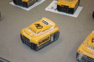 lot 347 image: Lot of (1) DeWalt 20V 5Ah XR Lithium Ion Battery