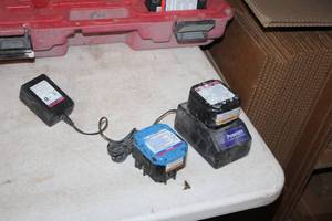 lot 358 image: Powers Charger with 6VDC Ni-Mh Batteries (x2)