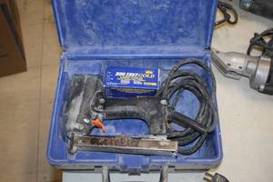 lot 370 image: Duo-Fast Electric Stapler ENC5418 with Case and Staples