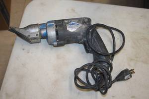lot 372 image: Kett 18-GA Electric Power Shear KD-200
