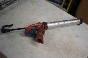 lot 386 image: Milwaukee 12V Caulk and Adhesive Gun 2441-20
