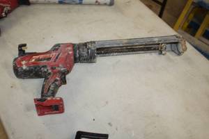 lot 389 image: Milwaukee 18V Caulk and Adhesive Gun 2640-20