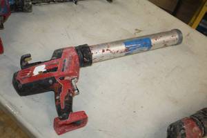 lot 390 image: Milwaukee 18V Caulk and Adhesive Gun 2640-20