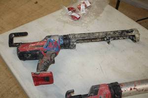 lot 391 image: Milwaukee 18V Caulk and Adhesive Gun 2640-20