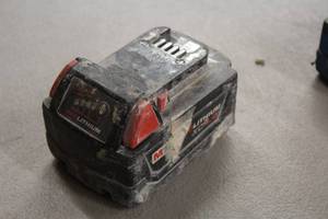 lot 407 image: Milwaukee M18 Red Lithium XC 4.0 Battery