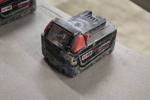 lot 406 image: Milwaukee M18 Red Lithium XC 4.0 Battery