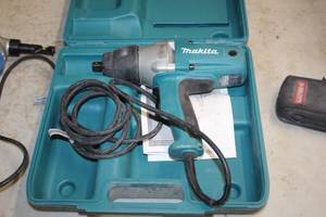 lot 410 image: Makita 12 Drill TWO350 with Case