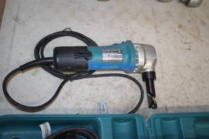 lot 411 image: Makita 16-Gauge Nibbler JN1601