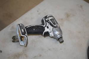 lot 416 image: Makita 18V Impact Driver B70142