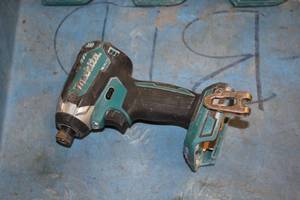 lot 421 image: Makita 18V Impact Driver XDT13