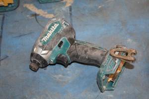 lot 422 image: Makita 18V Impact Driver XDT13