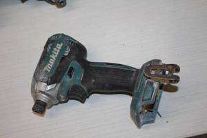 lot 425 image: Makita 18V Impact Driver XDT13