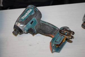 lot 433 image: Makita 18V Impact Driver XDT13