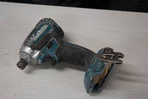 lot 438 image: Makita 18V Impact Driver XDT13