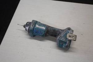 lot 476 image: Makita 18V Drywall Router  Cut-Out Tool XOC02