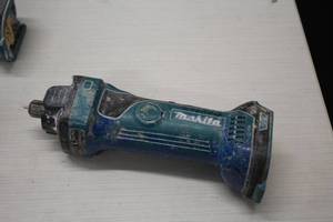 lot 478 image: Makita 18V Drywall Router  Cut-Out Tool XOC01