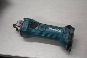 lot 479 image: Makita 18V Drywall Router  Cut-Out Tool XOC01