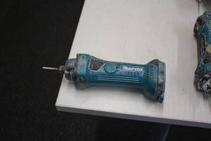 lot 481 image: Makita 18V Drywall Router  Cut-Out Tool XOC01