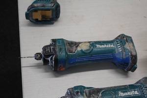 lot 482 image: Makita 18V Drywall Router  Cut-Out Tool XOC01