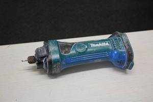 lot 484 image: Makita 18V Drywall Router  Cut-Out Tool XOC01