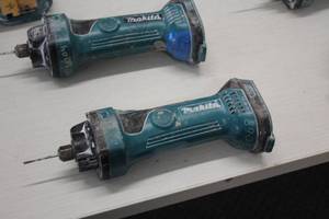 lot 485 image: Makita 18V Drywall Router  Cut-Out Tool XOC01
