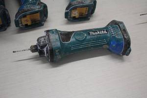 lot 486 image: Makita 18V Drywall Router  Cut-Out Tool XOC01