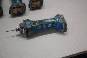 lot 488 image: Makita 18V Drywall Router  Cut-Out Tool XOC01