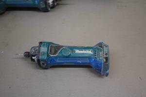 lot 492 image: Makita 18V Drywall Router  Cut-Out Tool XOC01