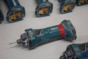 lot 493 image: Makita 18V Drywall Router  Cut-Out Tool XOC01