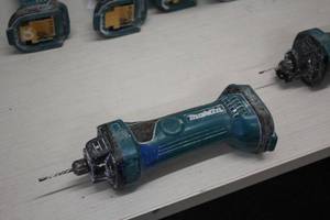 lot 494 image: Makita 18V Drywall Router  Cut-Out Tool XOC01