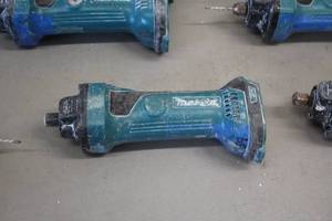 lot 499 image: Makita 18V Drywall Router  Cut-Out Tool XOC01