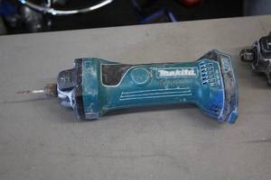 lot 501 image: Makita 18V Drywall Router  Cut-Out Tool XOC01