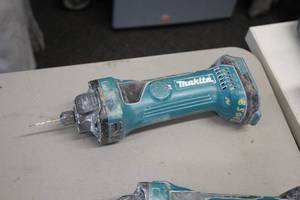 lot 507 image: Makita 18V Drywall Router  Cut-Out Tool XOC01