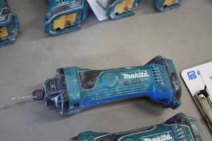 lot 513 image: Makita 18V Drywall Router  Cut-Out Tool XOC01