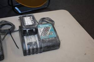 lot 521 image: Makita Li-ion 14.4-18V  Ni-MH 7.2-14.4V Battery Charger DC18RC with 18V 3Ah Lithium-Ion Battery