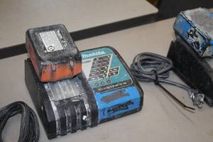 lot 523 image: Makita Li-ion & Ni-MH 7.2-18V Battery Charger DC18RC with 18V 3Ah Lithium-Ion Battery