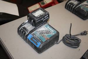 lot 526 image: Makita Li-ion & Ni-MH 7.2-18V Battery Charger DC18RC with 18V 3Ah Lithium-Ion Battery