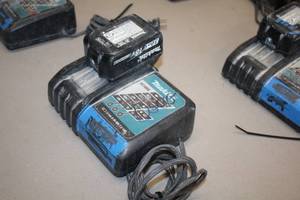 lot 527 image: Makita Li-ion 14.4-18V  Ni-MH 7.2-14.4V Battery Charger DC18RC with 18V 3Ah Lithium-Ion Battery