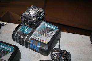 lot 532 image: Makita Li-ion 14.4-18V  Ni-MH 7.2-14.4V Battery Charger DC18RC with 18V 5Ah Lithium-Ion Battery