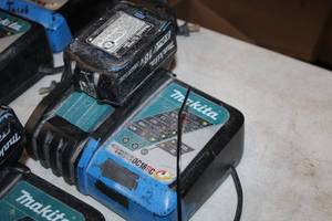 lot 533 image: Makita Li-ion 14.4-18V  Ni-MH 7.2-14.4V Battery Charger DC18RC with 18V 5Ah Lithium-Ion Battery