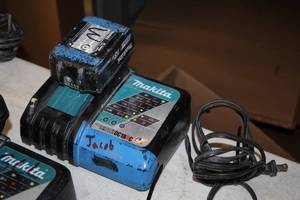 lot 534 image: Makita Li-ion 14.4-18V  Ni-MH 7.2-14.4V Battery Charger DC18RC with 18V 5Ah Lithium-Ion Battery