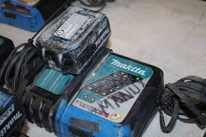 lot 536 image: Makita Li-ion 14.4-18V  Ni-MH 7.2-14.4V Battery Charger DC18RC with 18V 5Ah Lithium-Ion Battery