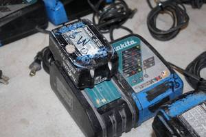 lot 537 image: Makita Li-ion 14.4-18V  Ni-MH 7.2-14.4V Battery Charger DC18RC with 18V 5Ah Lithium-Ion Battery