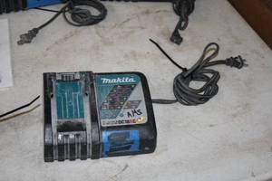 lot 558 image: Makita Li-ion 14.4-18V  Ni-MH 7.2-14.4V Battery Charger DC18RC